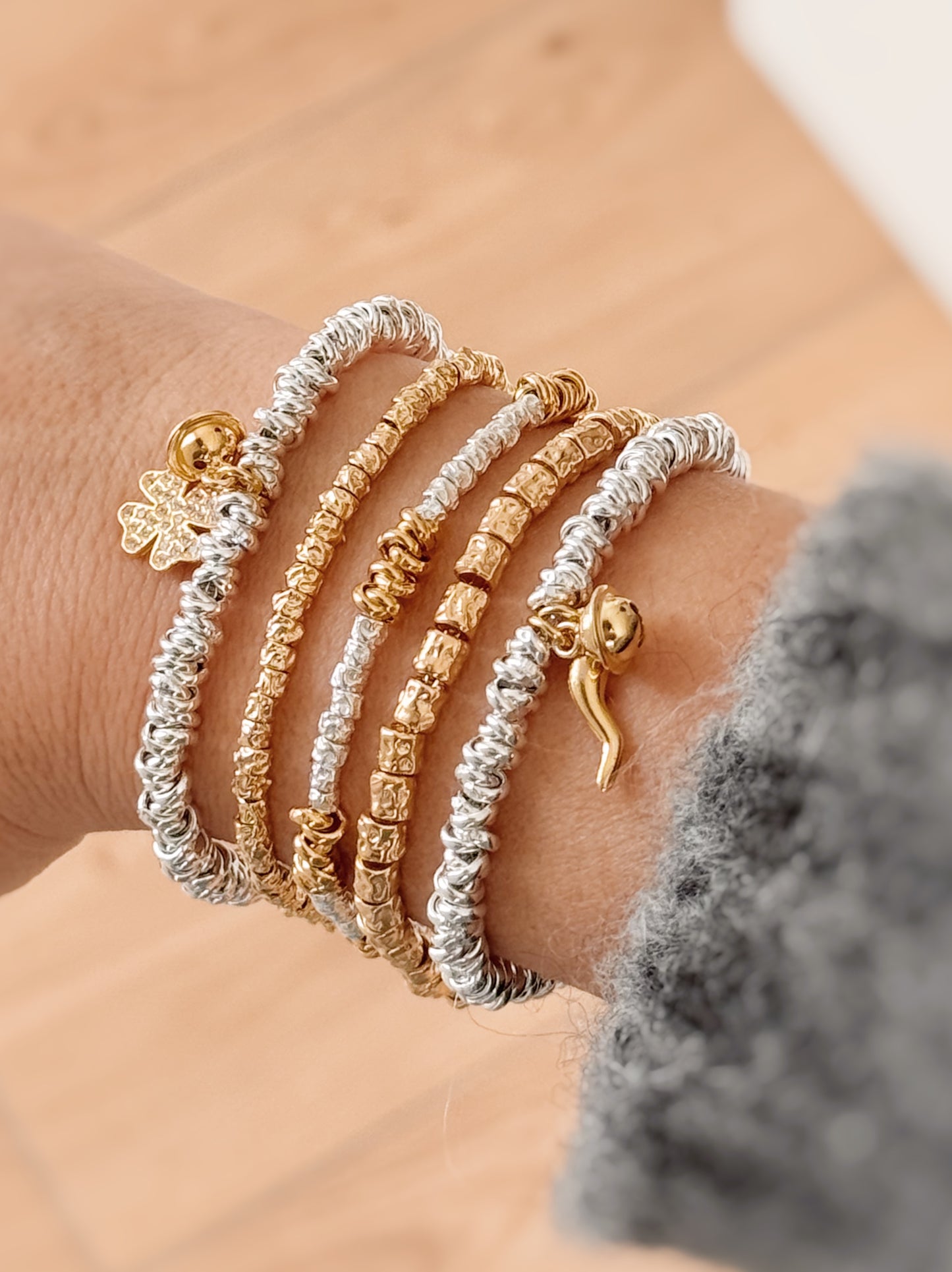 Bracciale Nodini e Charms