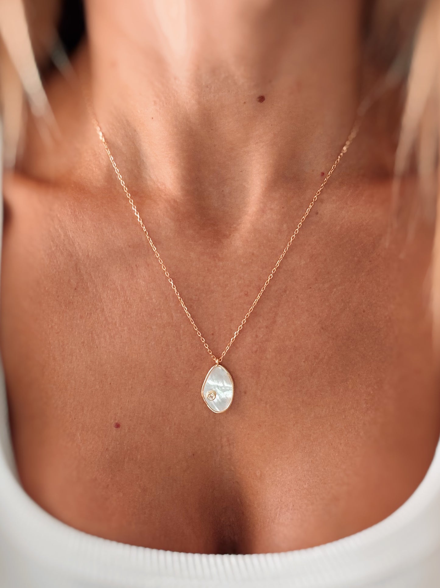 Collana Pendente Ovale in Madreperla