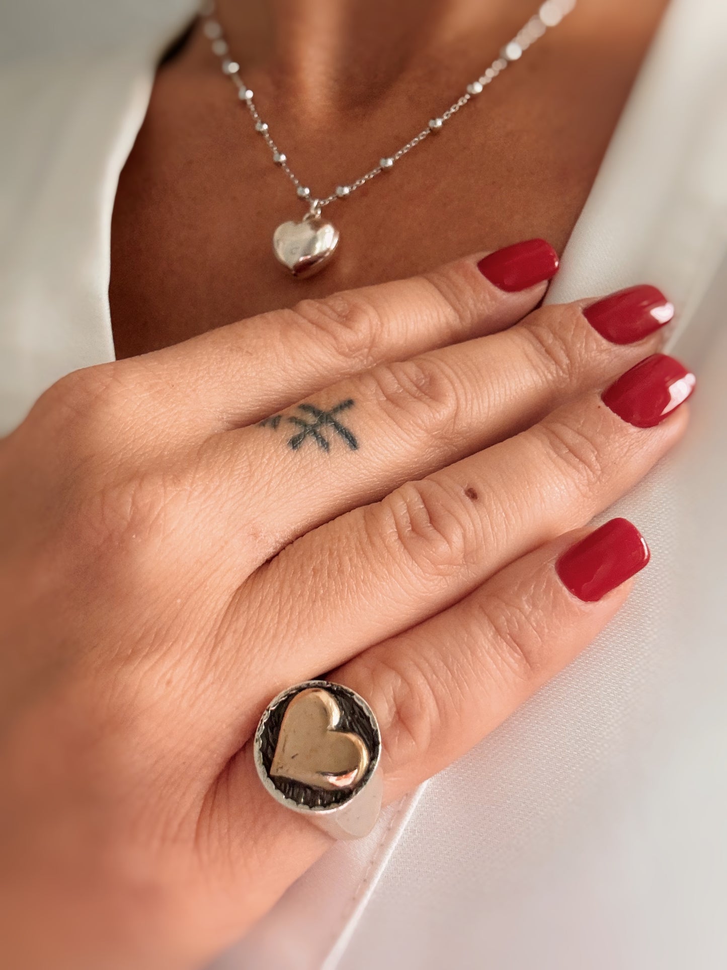 Anello chevalier con simboli personalizzabili