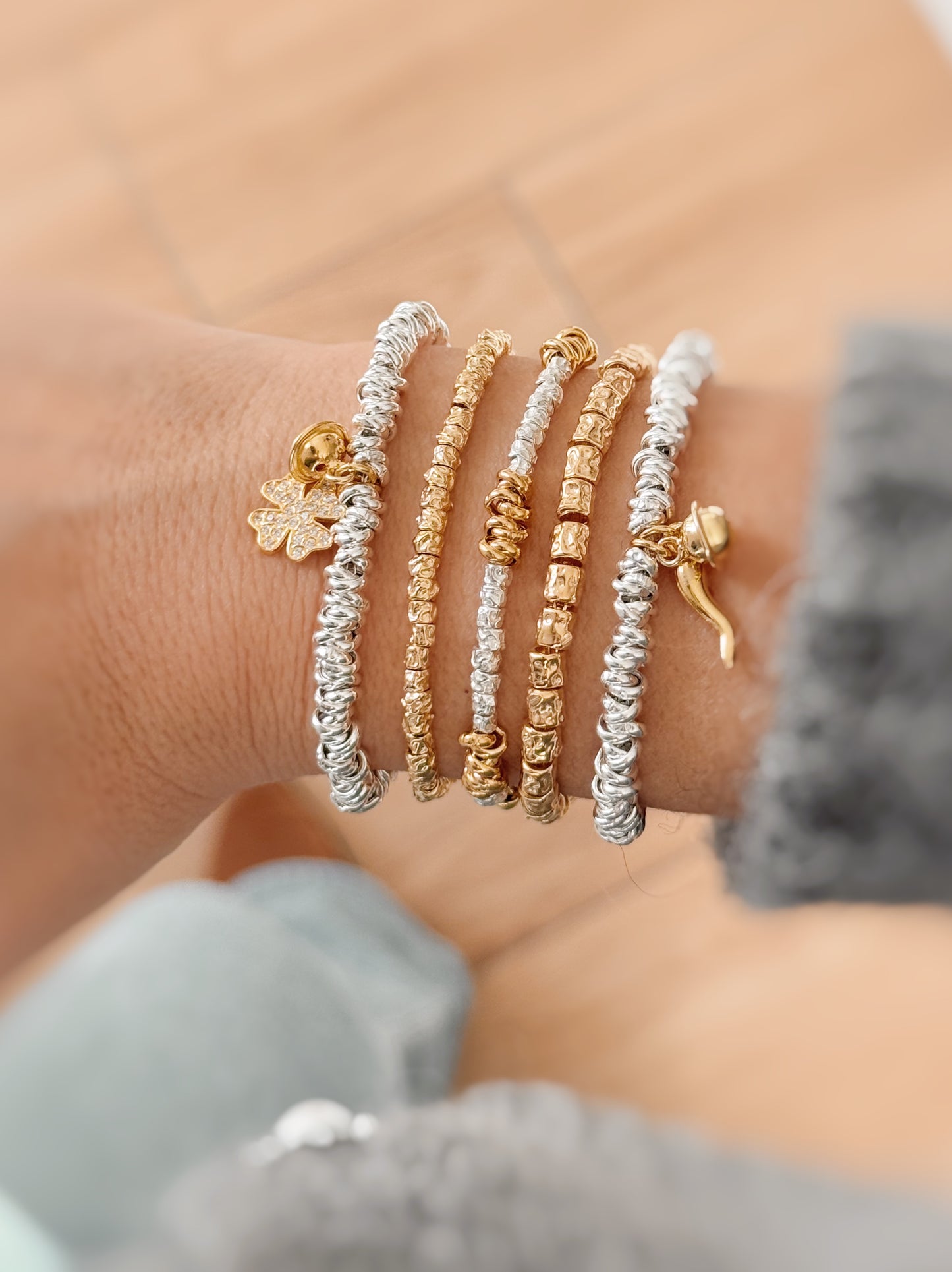 Bracciale Nodini e Charms