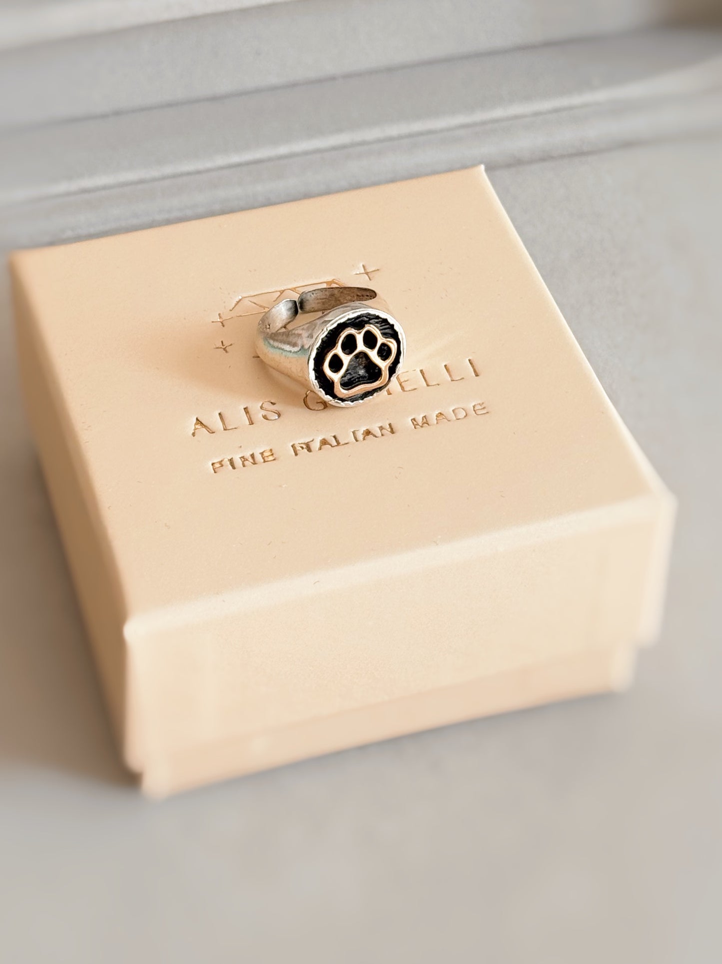 Anello chevalier con simboli personalizzabili