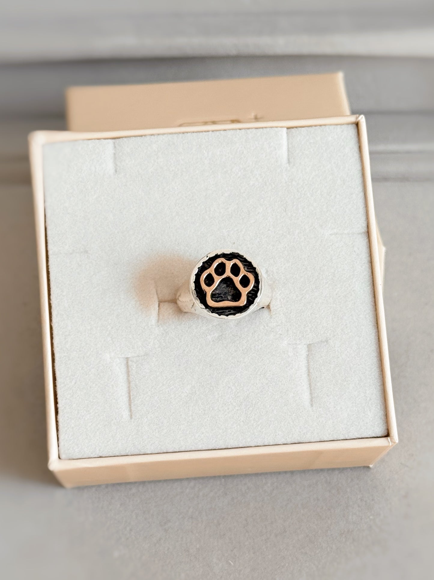 Anello chevalier con simboli personalizzabili
