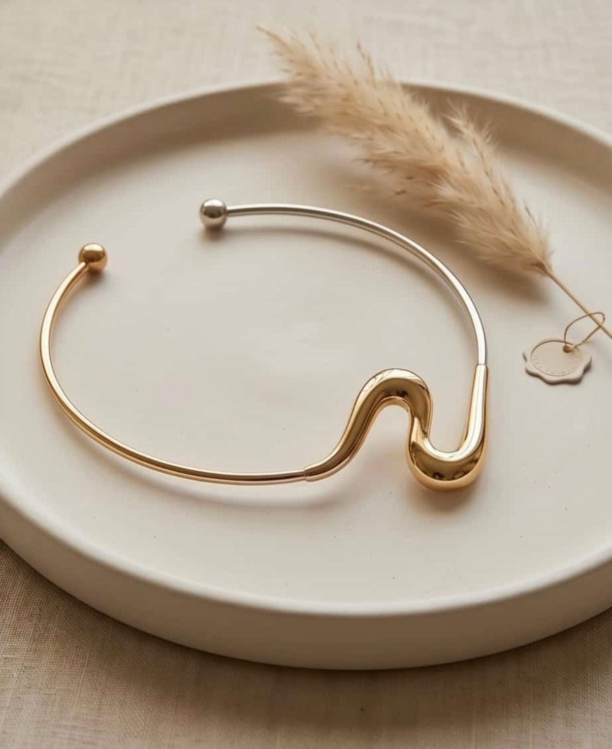 Collana choker rigida onda