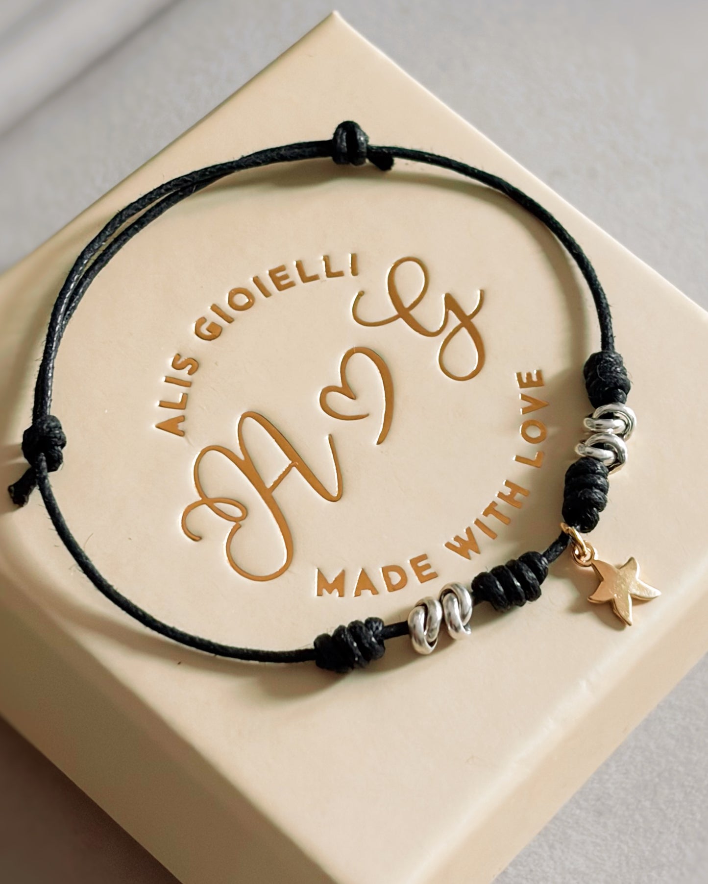 Bracciale cordino e mini charm