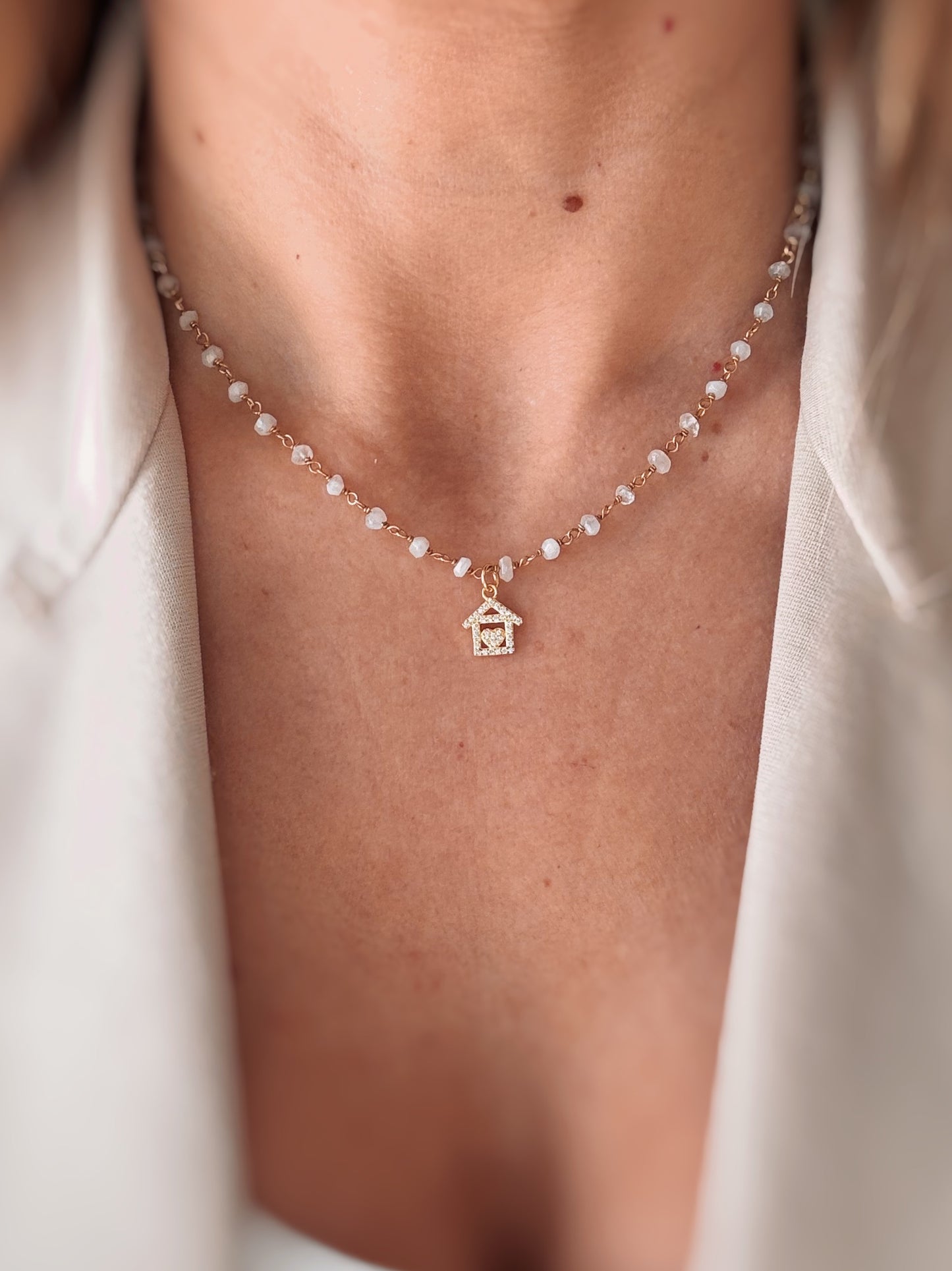 Collana cristalli bianchi e casetta