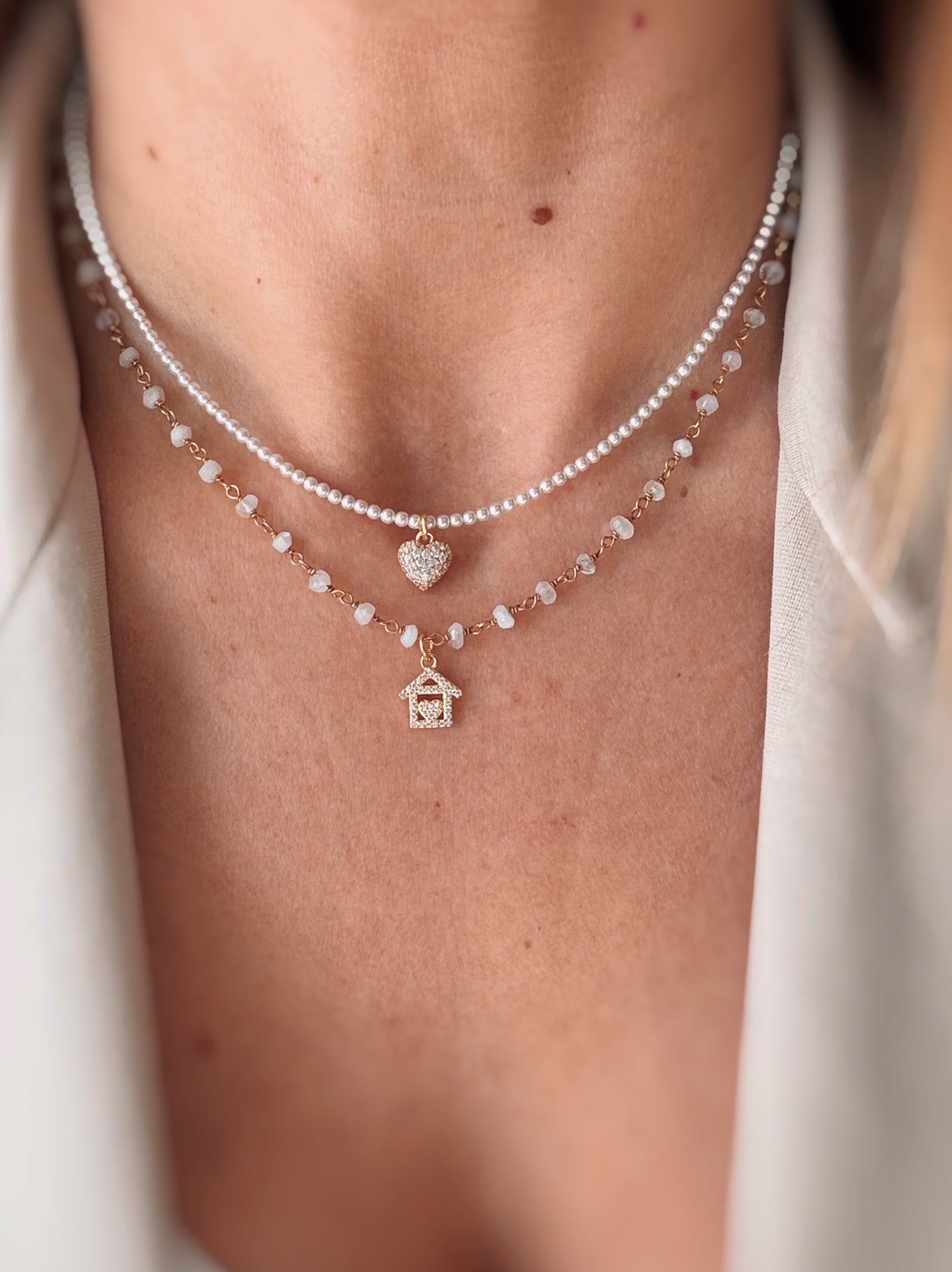 Collana cristalli bianchi e casetta