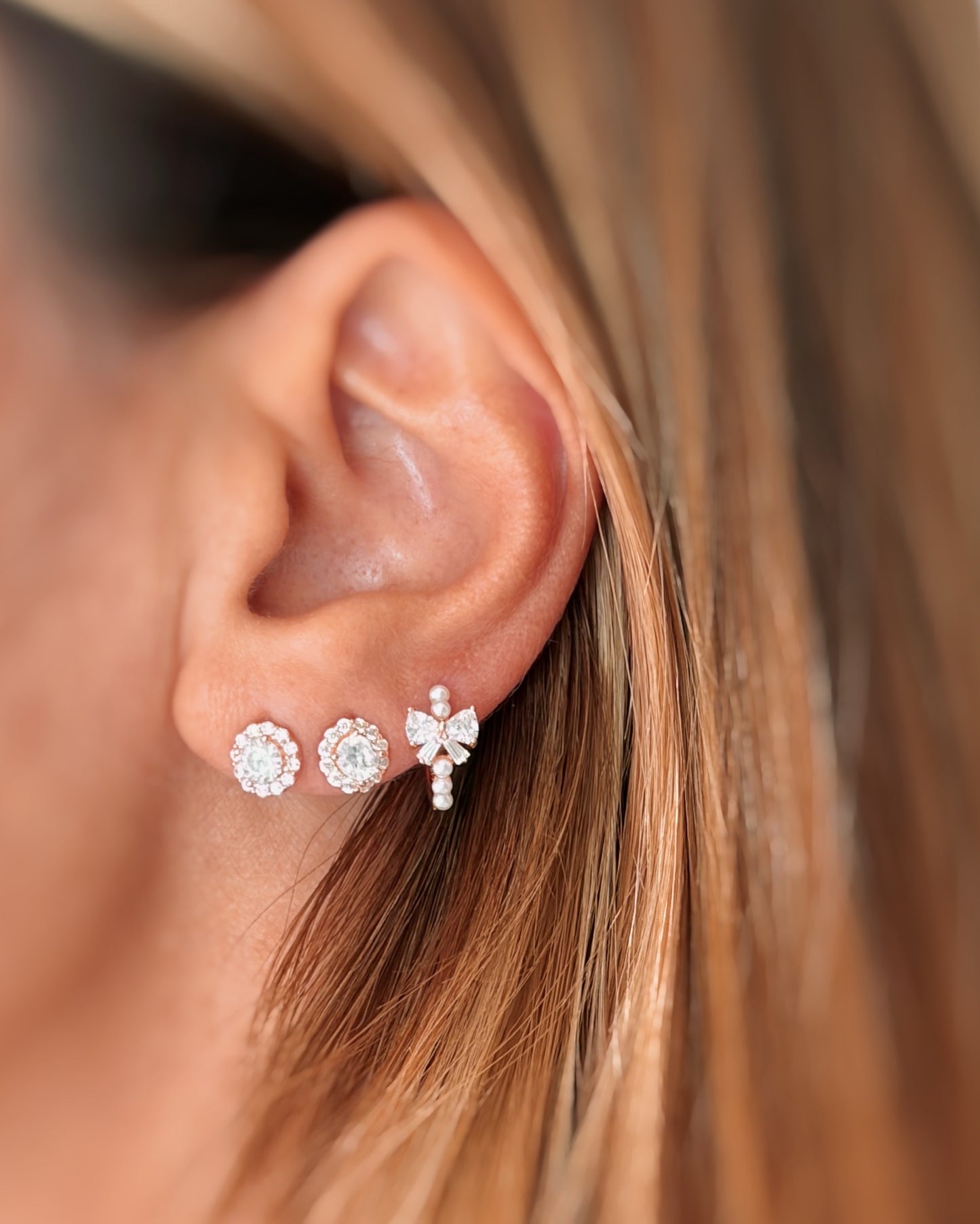 Orecchini punto luce con zirconi