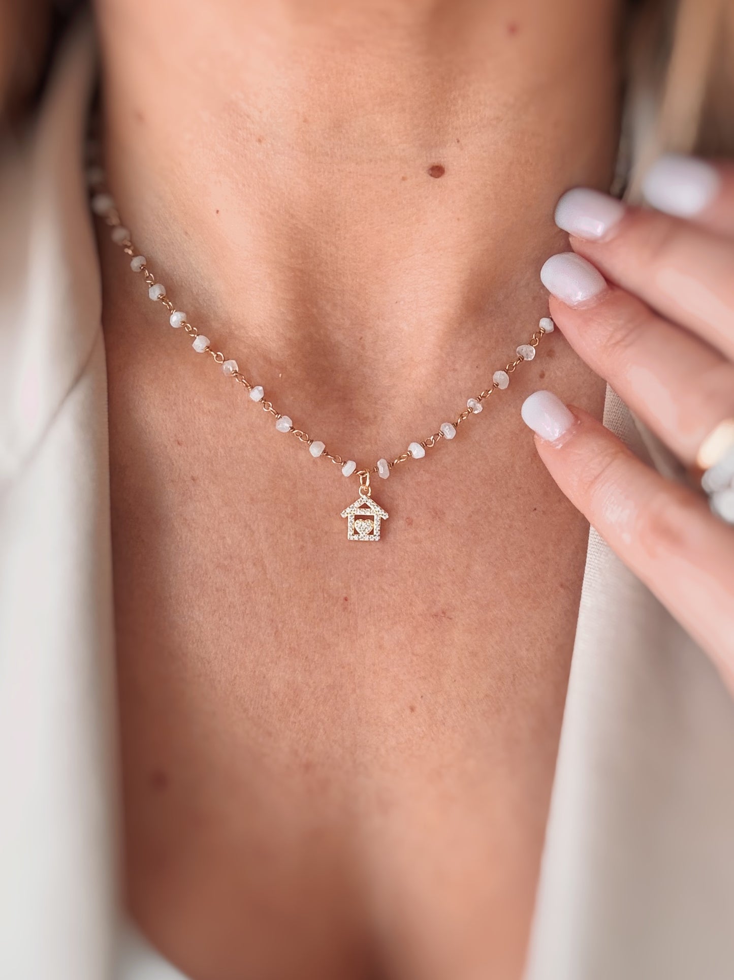 Collana cristalli bianchi e casetta