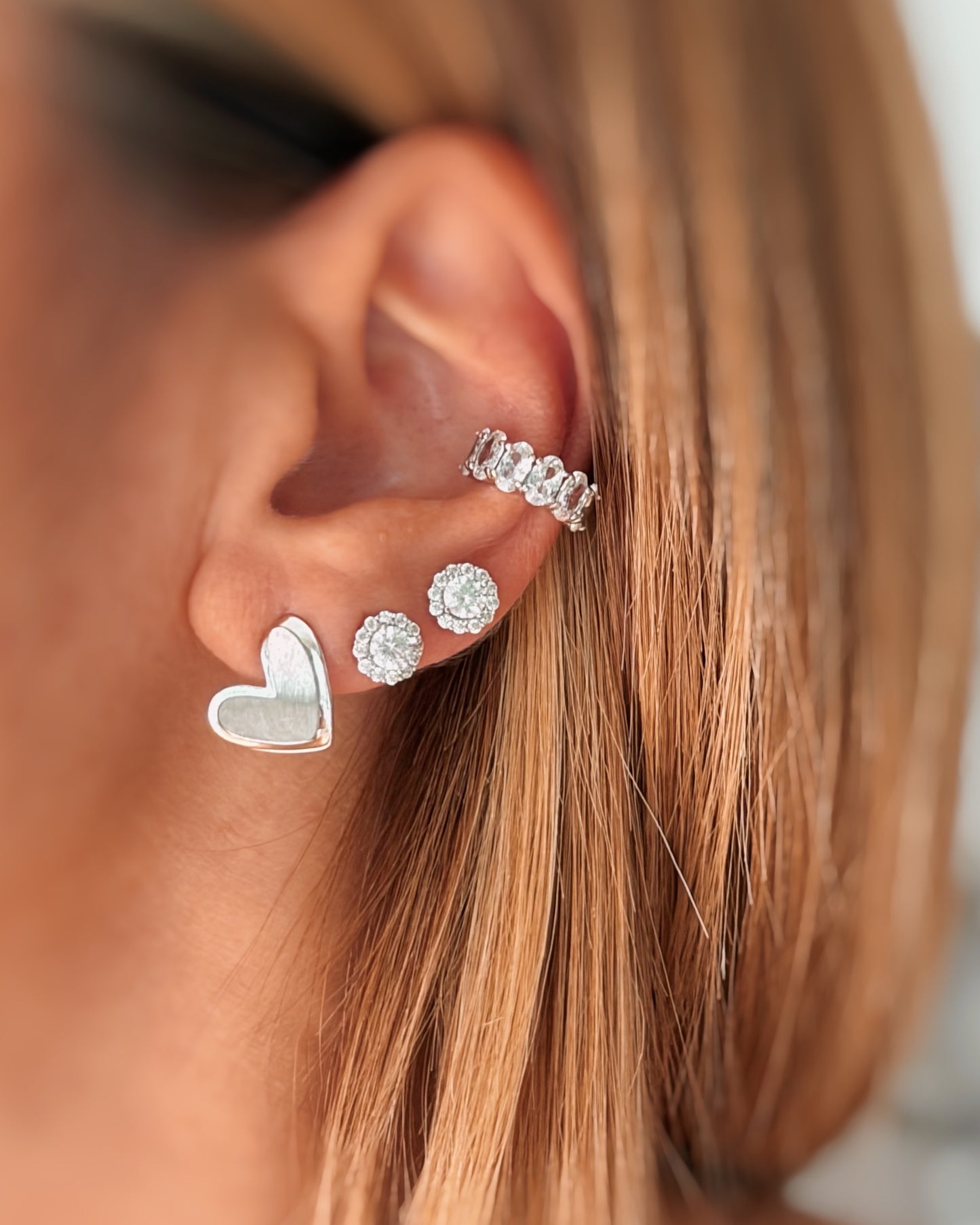 Orecchini punto luce con zirconi