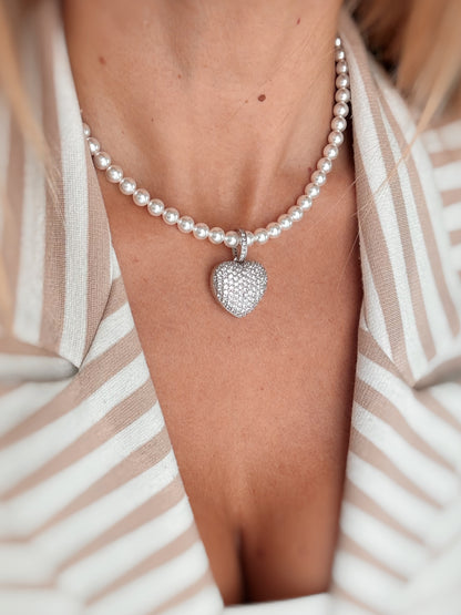 Collana di perle con cuore in zirconi bombato