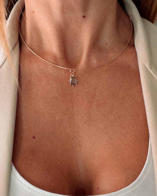 Filo di luce e pietra