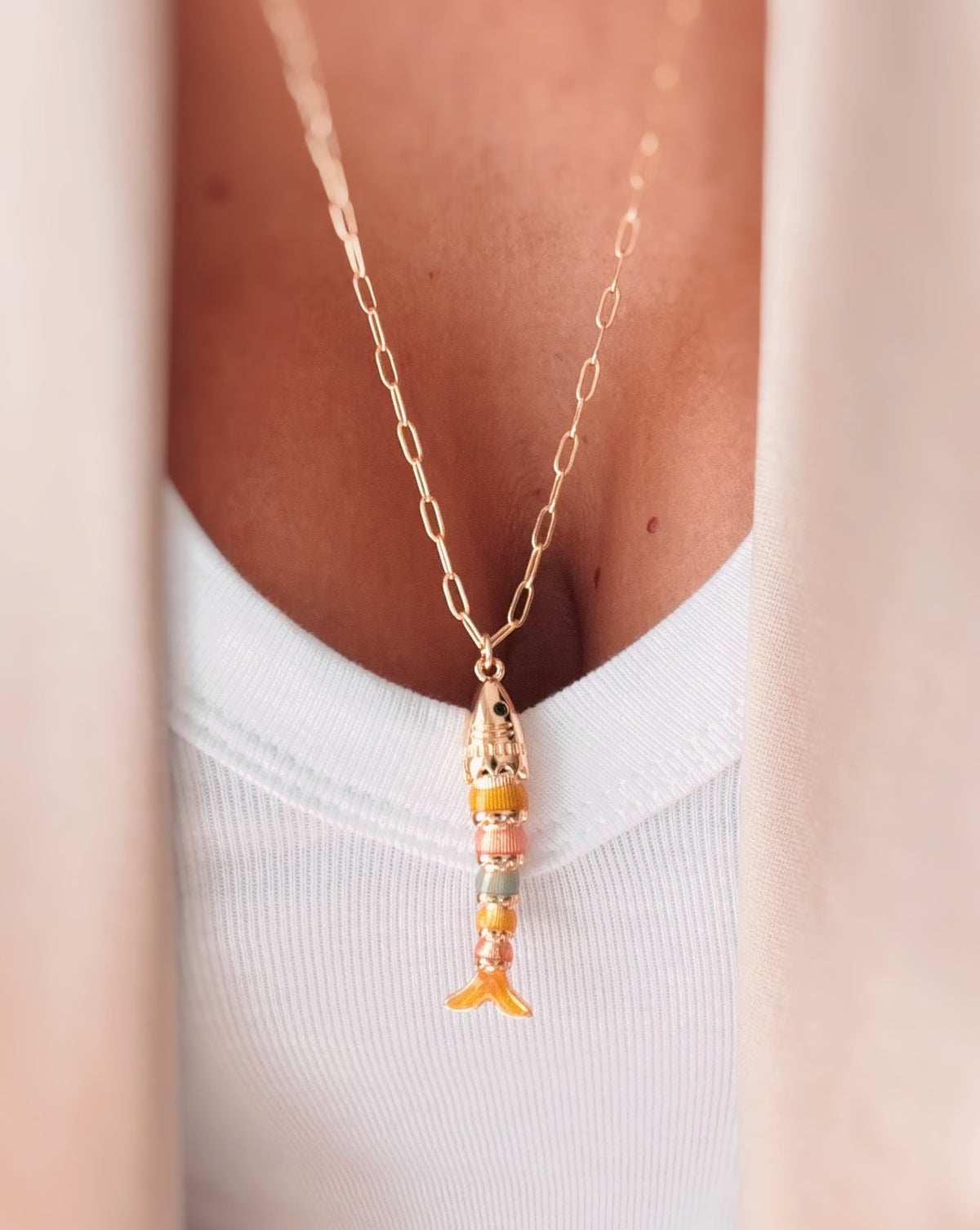 Collana lunga pesciolino pastello