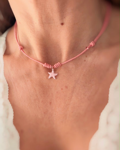 Collana cordino e charm smaltato