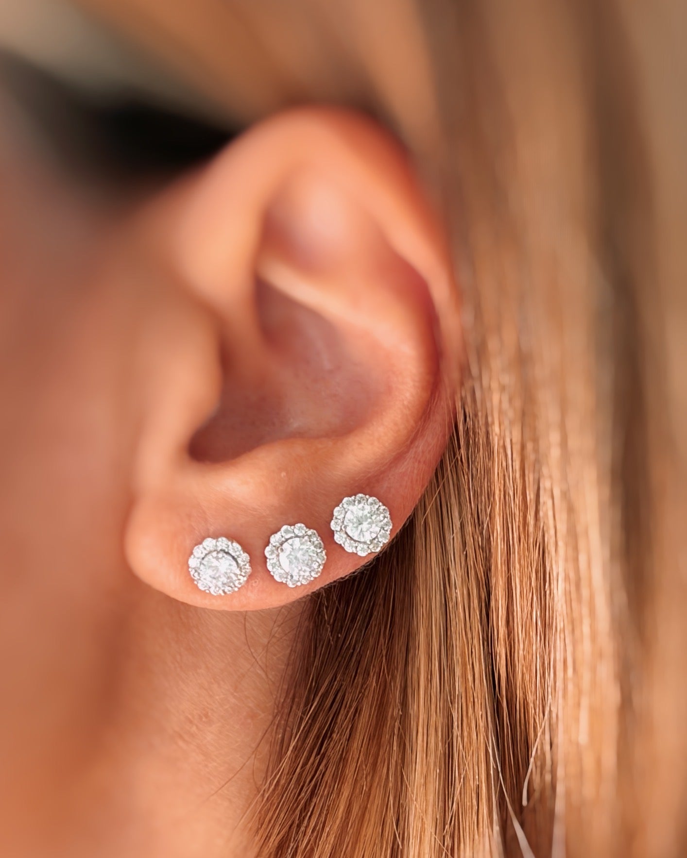 Orecchini punto luce con zirconi