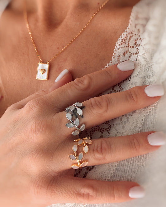 Anello aperto foglia in madreperla