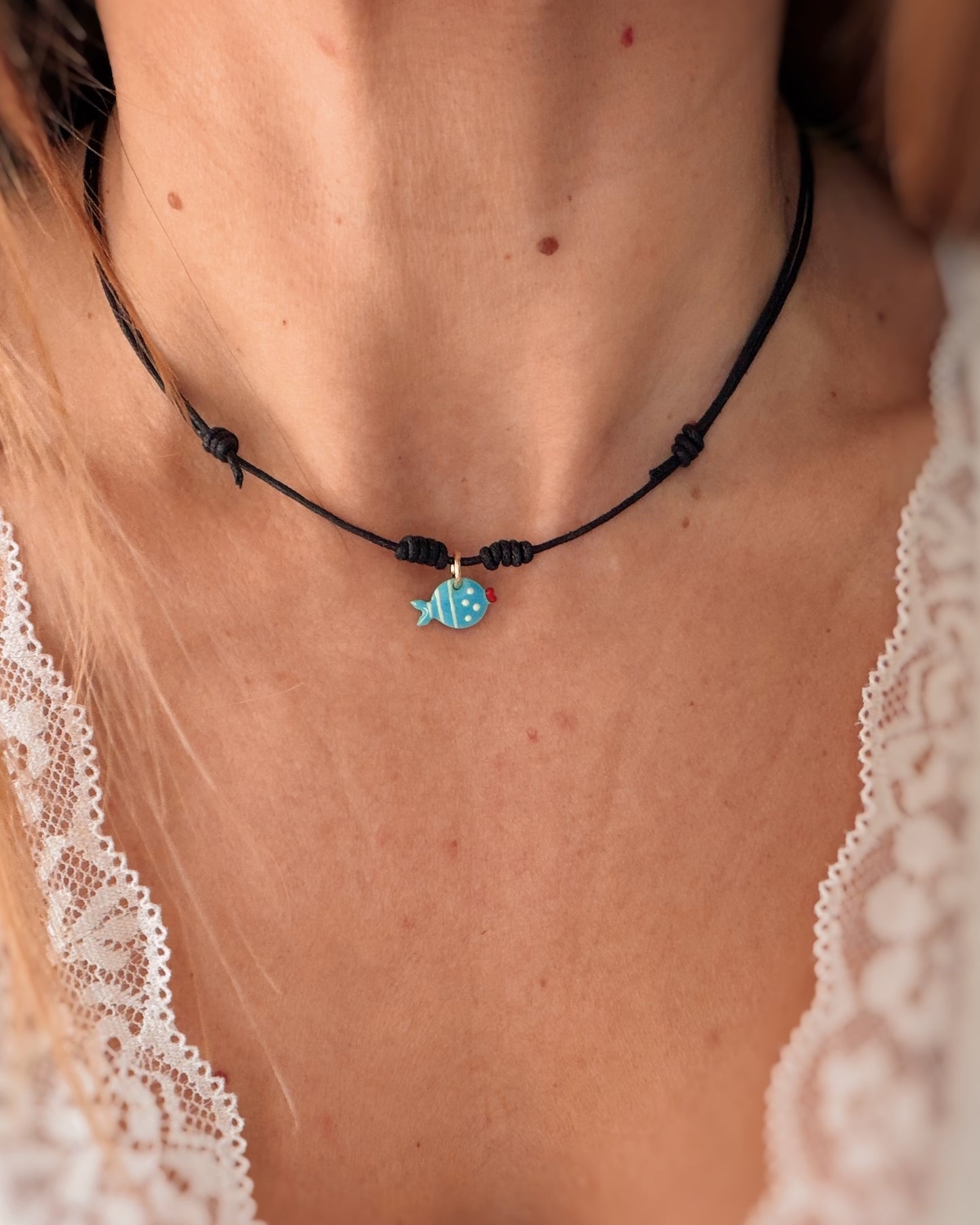 Collana cordino e charm smaltato