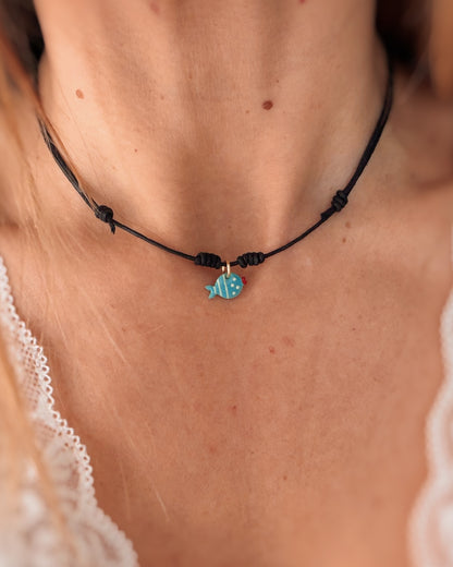 Collana cordino e charm smaltato