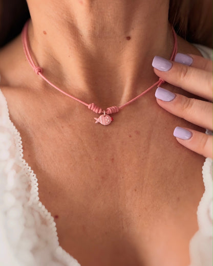 Collana cordino e charm smaltato