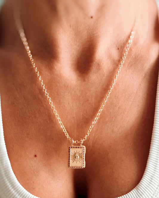 Collana piastrina cuore sacro e zirconi