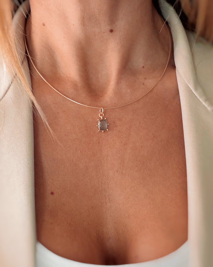 Filo di luce e pietra