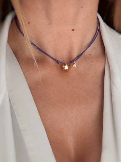 Collana chocker con stellina bombata.