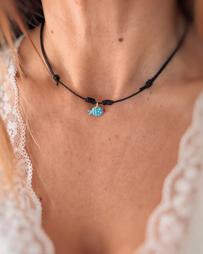 Collana cordino e charm smaltato