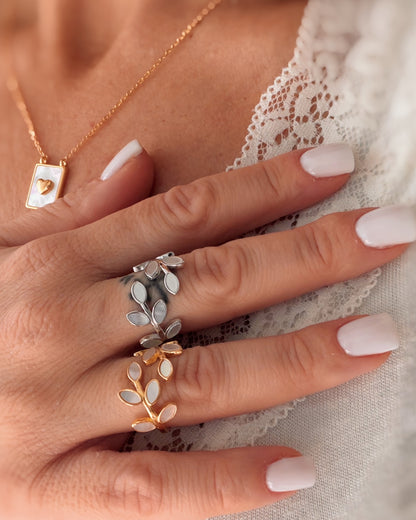 Anello aperto foglia in madreperla