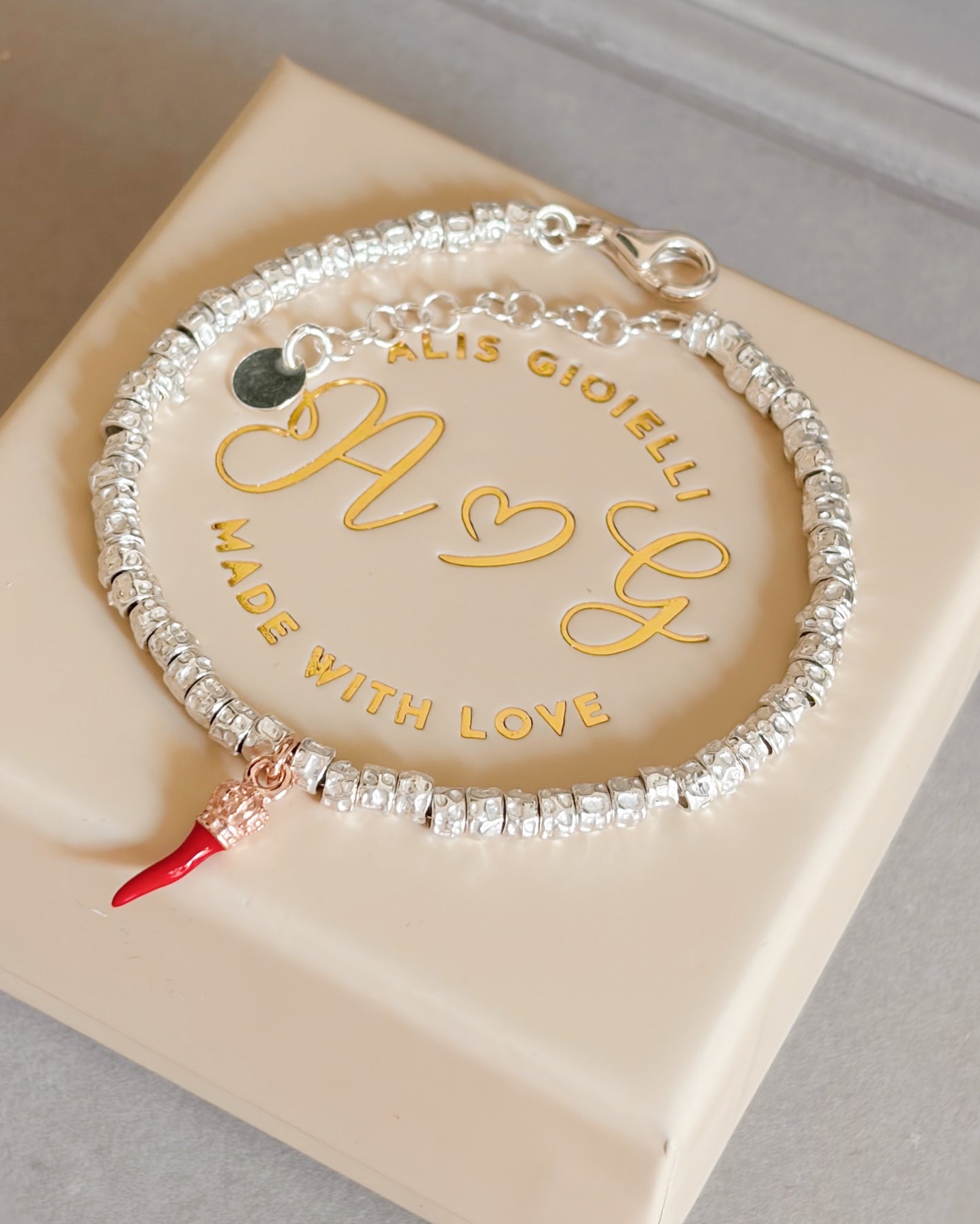 Bracciale granelli e corno