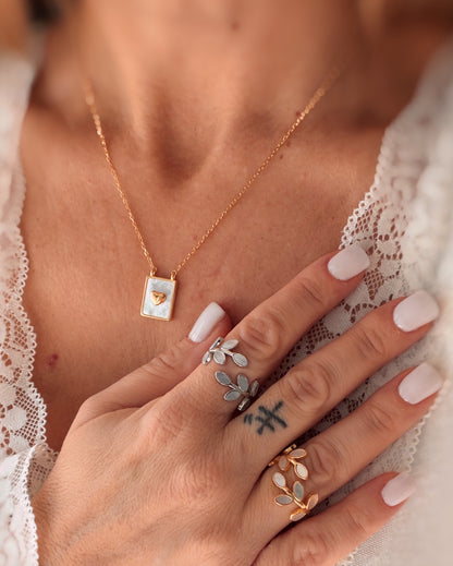 Anello aperto foglia in madreperla