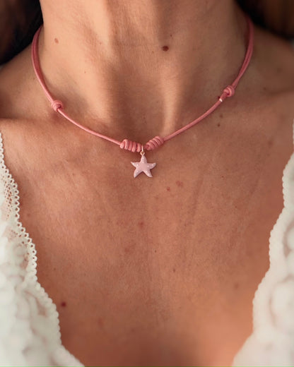 Collana cordino e charm smaltato