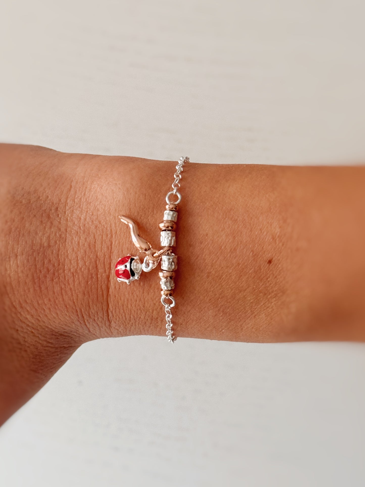 Bracciale granellini e charm