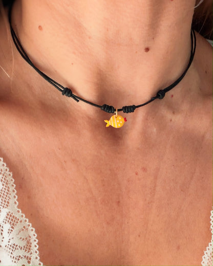 Collana cordino e charm smaltato