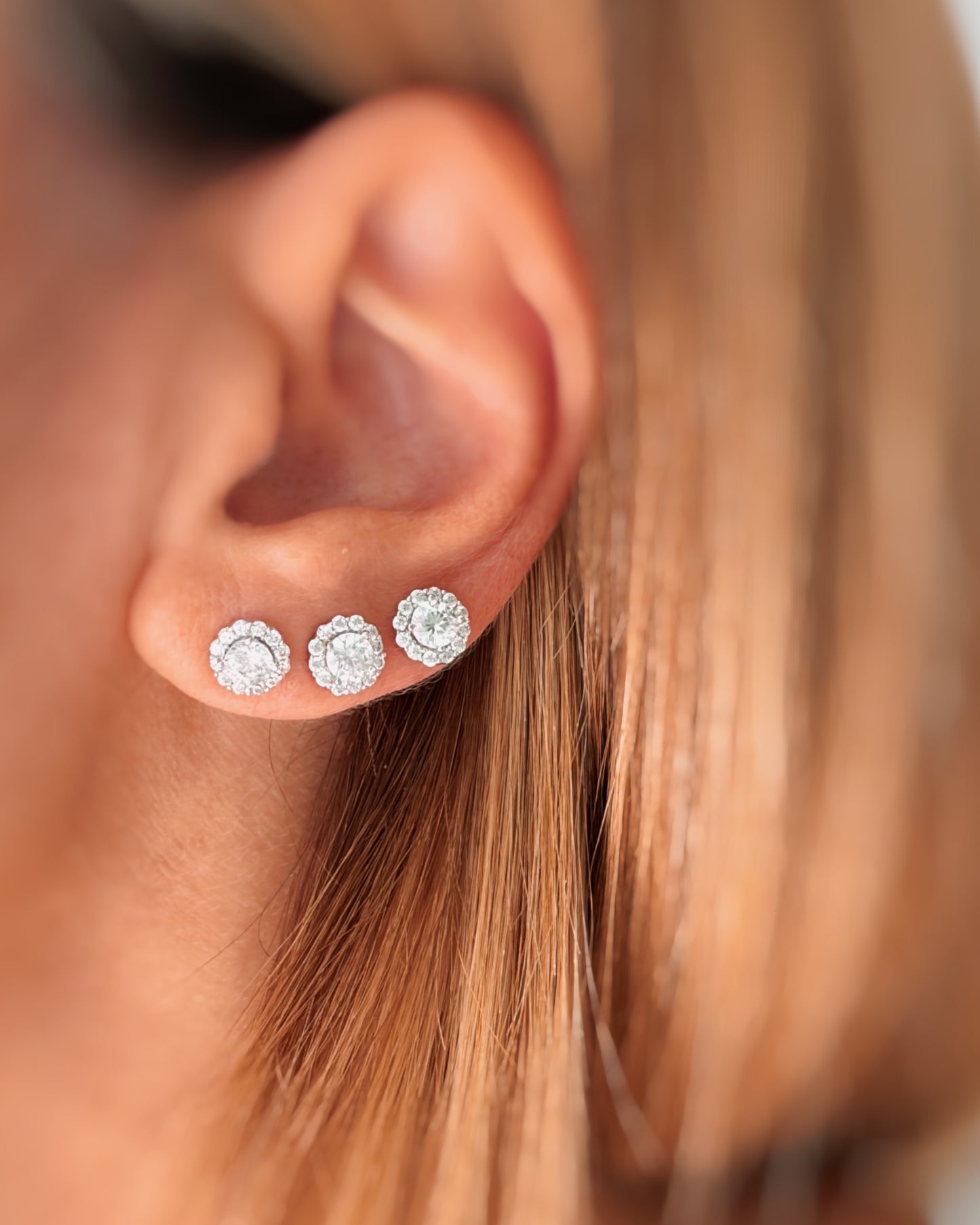 Orecchini punto luce con zirconi