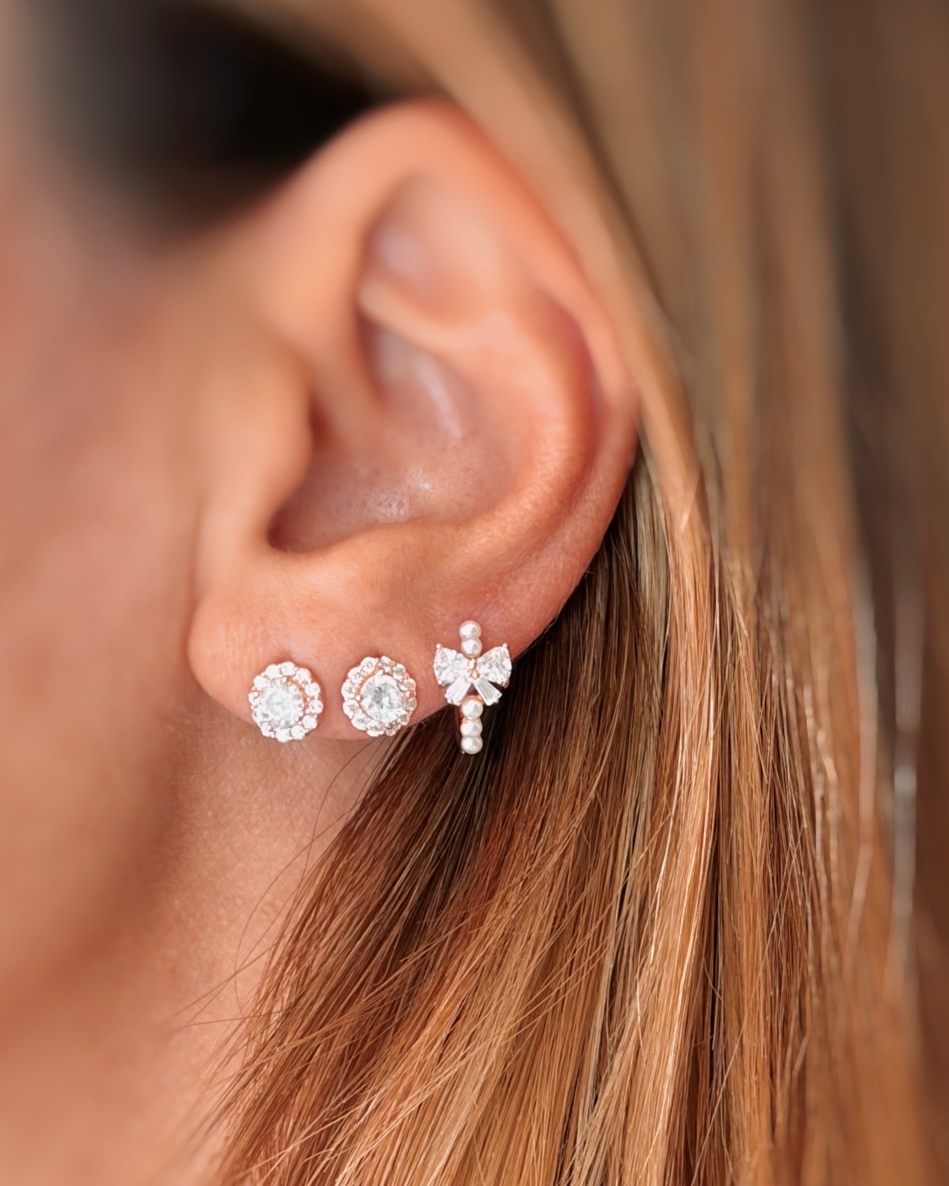 Orecchini punto luce con zirconi