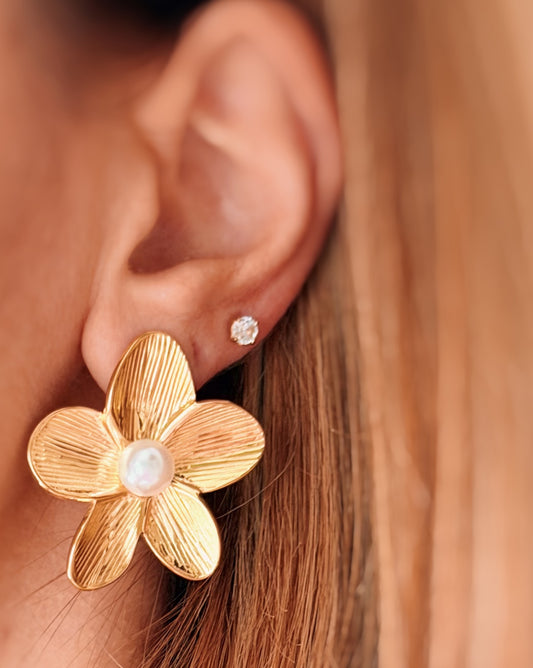 Orecchini fiore con perla