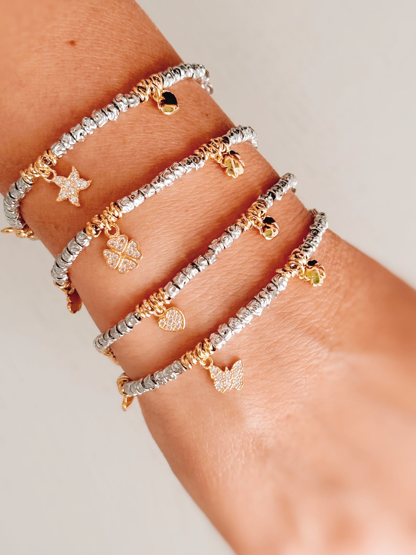 Bracciale granelli con charms