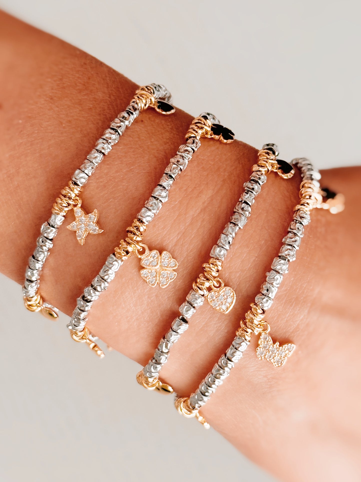 Bracciale granelli con charms