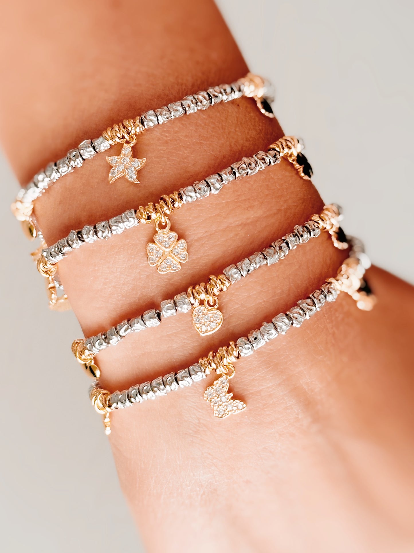 Bracciale granelli con charms