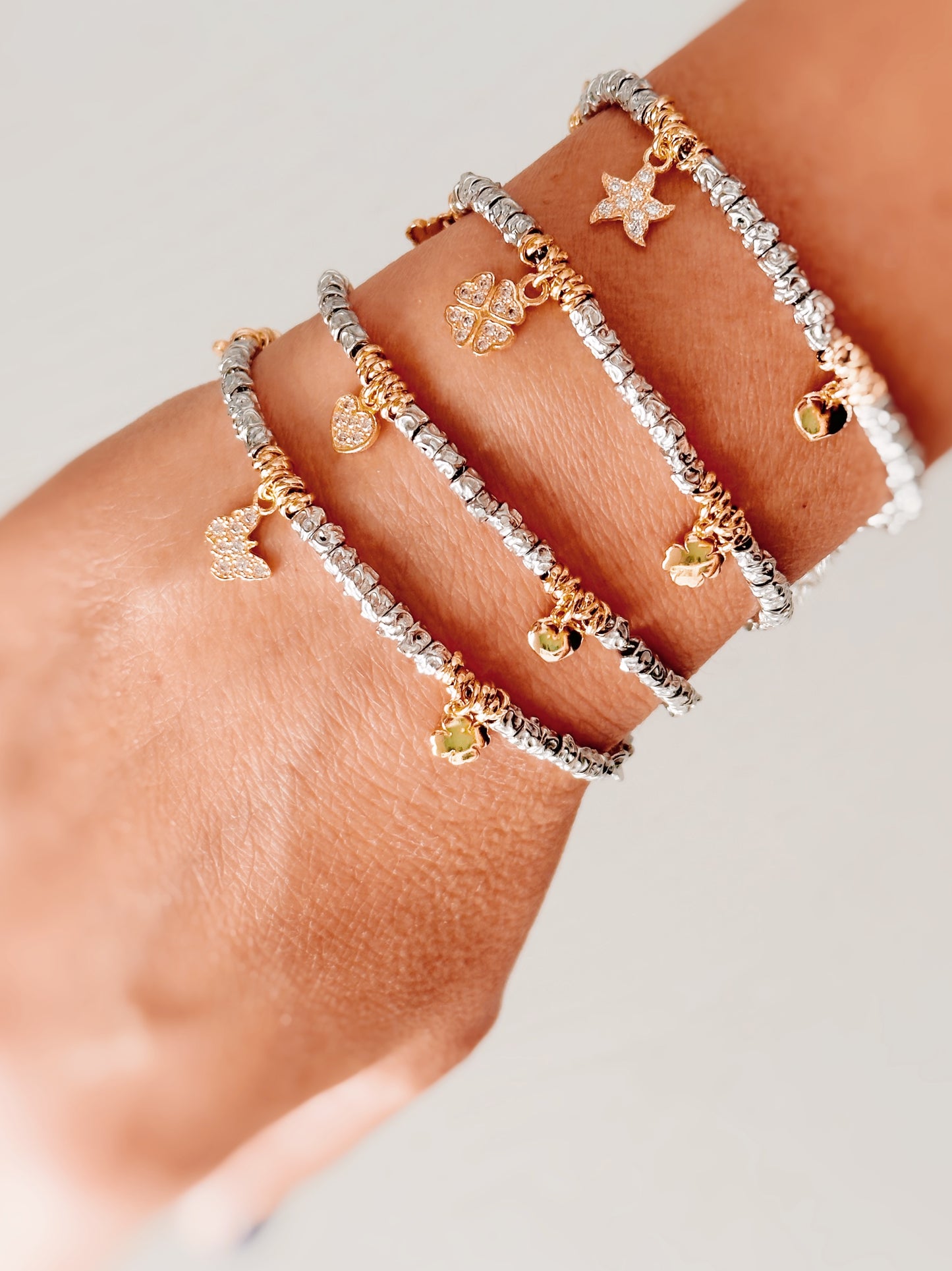 Bracciale granelli con charms