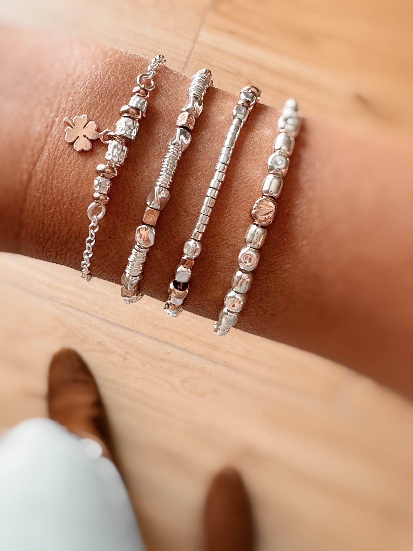 Bracciale granellini e charm