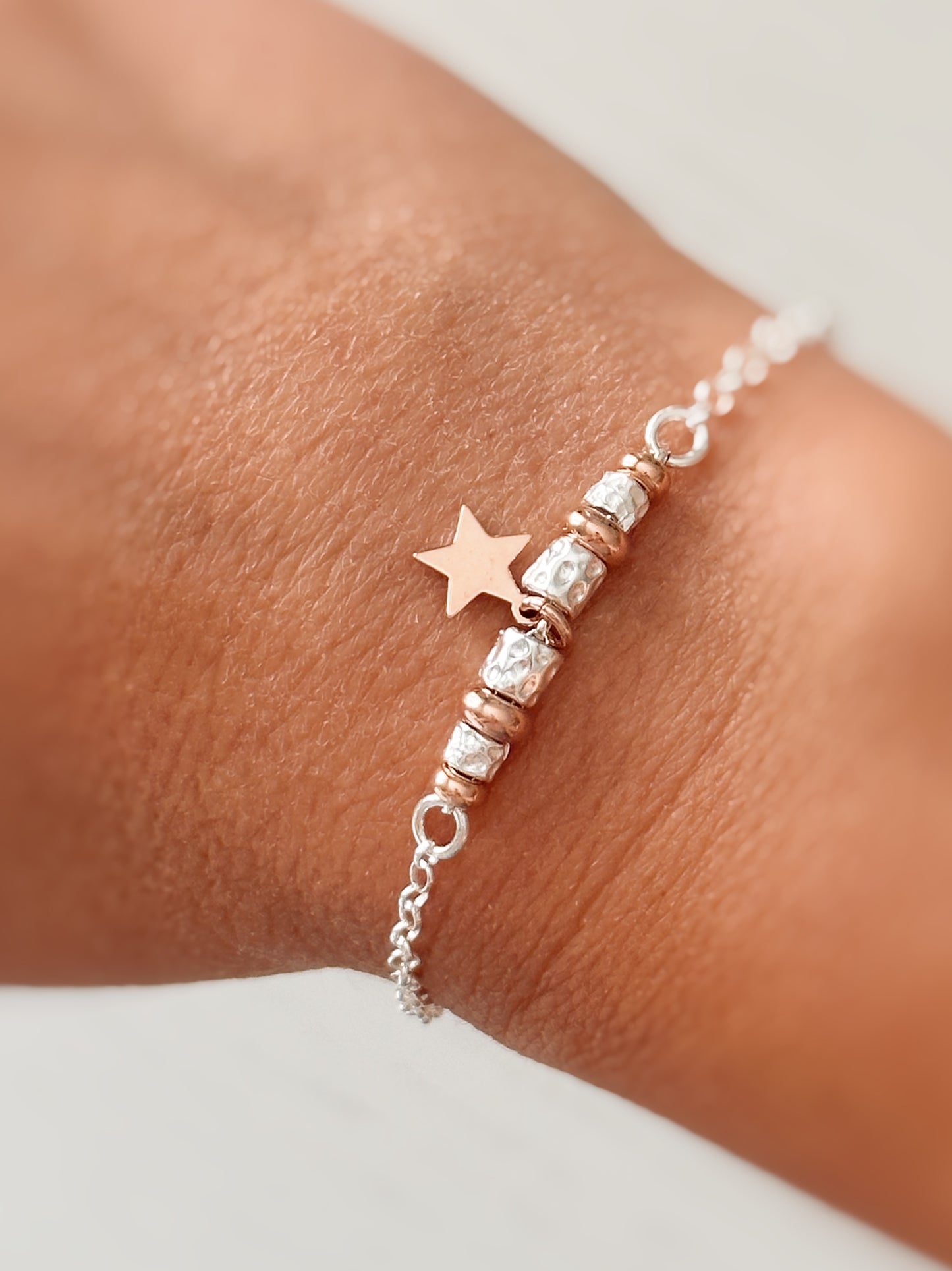 Bracciale granellini e charm