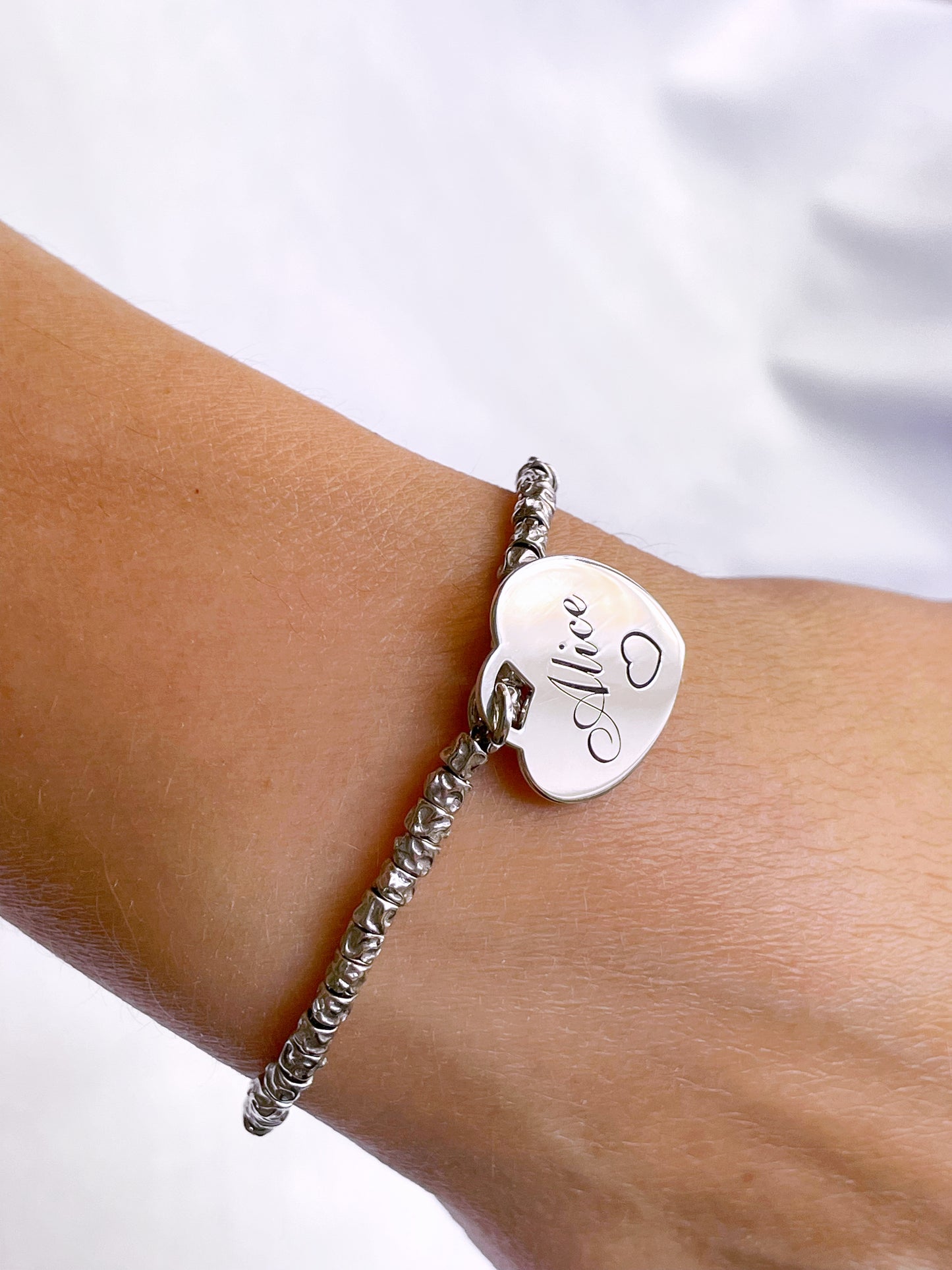 Bracciale granelli con charm personalizzabile